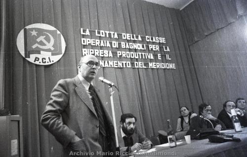 1978-GENNAIO-GIORGIO-NAPOLITANO-INCONTRA-GLI-OPERAI-ITALSIDER-3